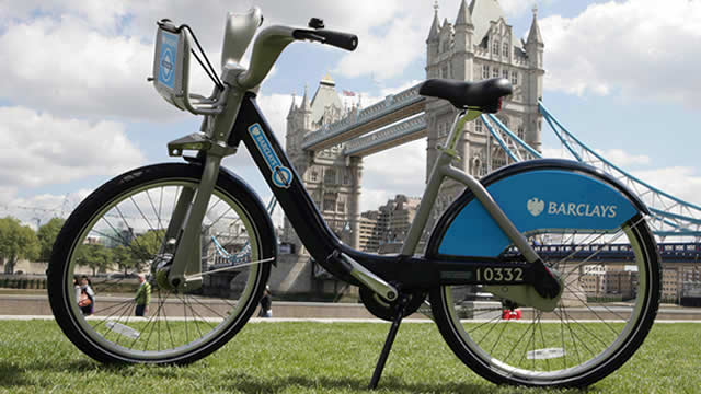 http://cdn.londonandpartners.com/assets/travel/getting_around/38265-640x360-barclays-bike_tower-bridge_640.jpg