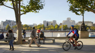 Cycling on the South Bank. Credit: visitlondonimages/ britainonview/ Pawel Libera