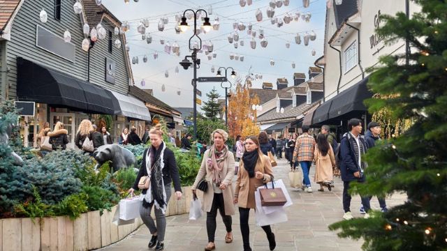 People shopping on one of the streets in Bicester Village. Image courtesy of Golden Tours.