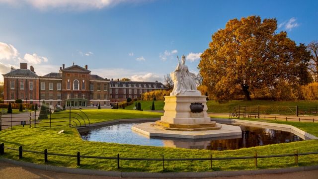 White fountain sculpture in Kensington Gardens on an autumn day.