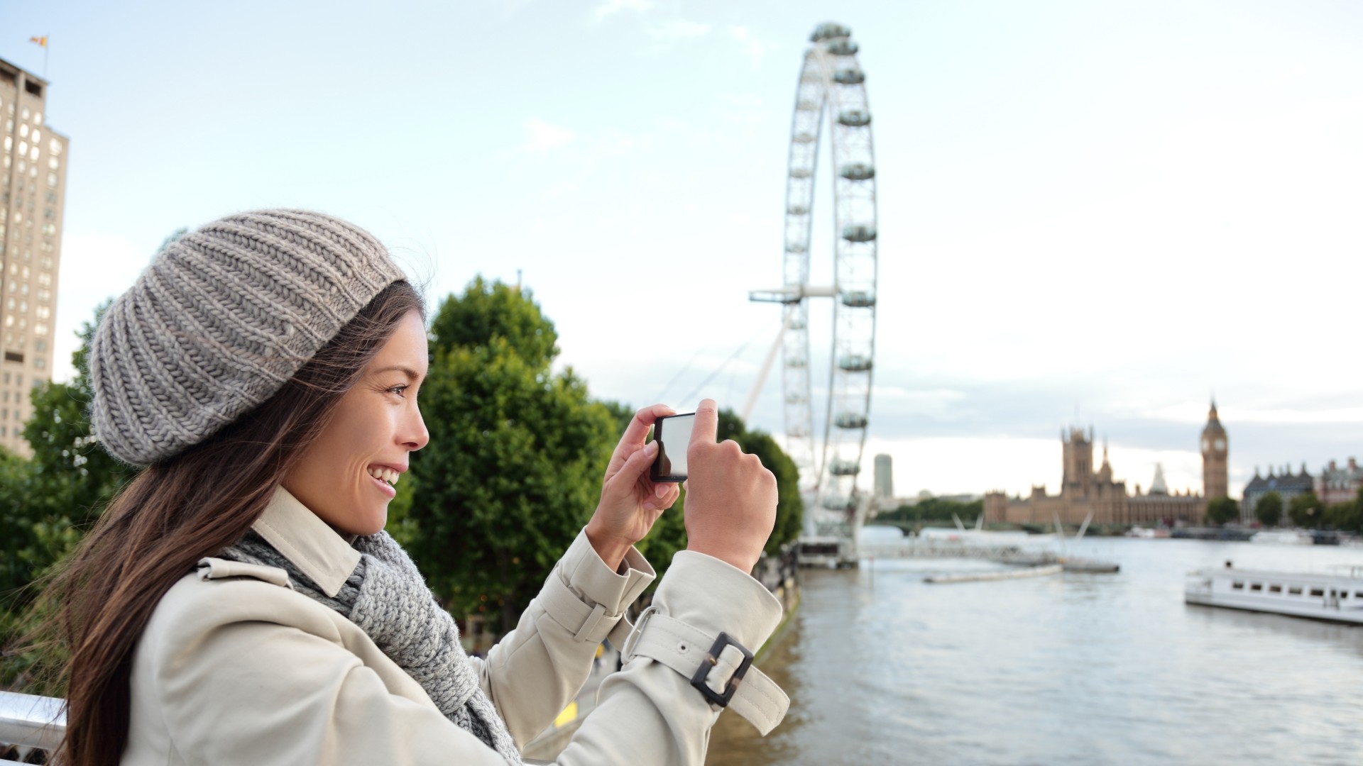 Capturing the River Thames. Image courtesy of Shutterstock