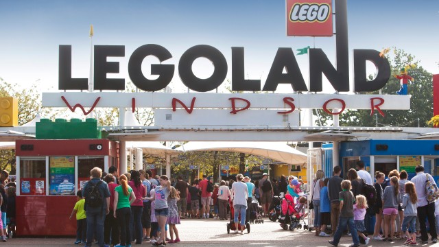 Families and other visitors arriving at the LEGOLAND Windsor Resort.