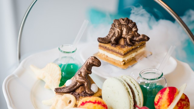 Science Afternoon Tea at The Ampersand Hotel © Amy Murrell May.