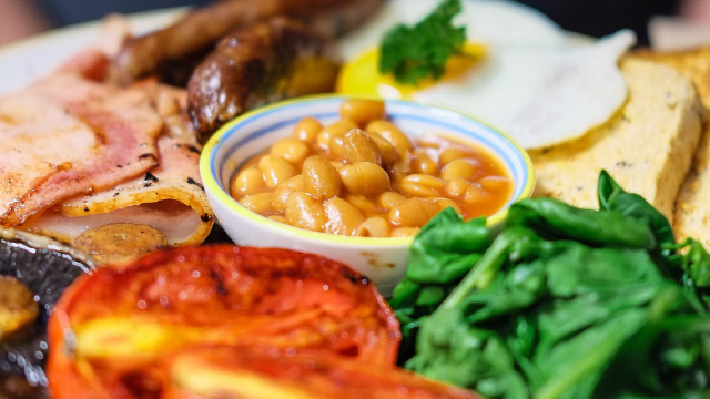 A full English breakfast of egg, bacon, sausages, baked beans, tomatoes and toast
