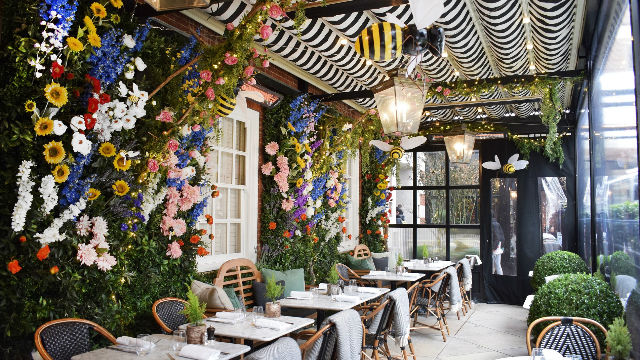 Dalloway Terrace's spring and summer 2018 display. Image courtesy of Dalloway Terrace Dalloway Terrace's spring and summer 2018 display featuring flowers and bee decorations. Image courtesy of Dalloway Terrace