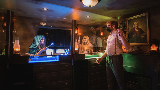 Dégustez un afternoon tea des plus spectaculaires au Wands & Wizard Exploratorium. Image fournie par Buyagift.
