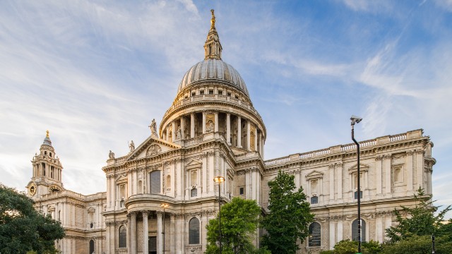 St Paul's Cathedral. Image courtesy of visitlondon.com/Jon Reid. Sweeping view of the front of St Paul's Cathedral with a blue sky in the background.