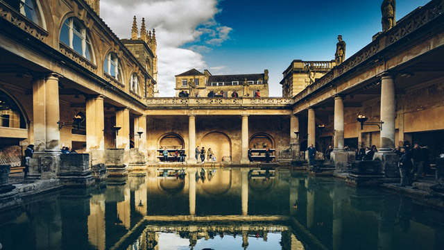 Ansicht auf die römischen Bäder, Bath. Foto von Paul Cuoco on Unsplash