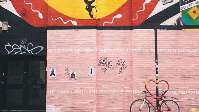 London by bike. © Unsplash/Jose