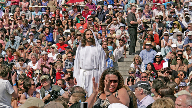 James Burke-Dunsmore as Jesus at The Passion of Jesus on Trafalgar Square amongst a large crowd. Image courtesy of Wintershall.
