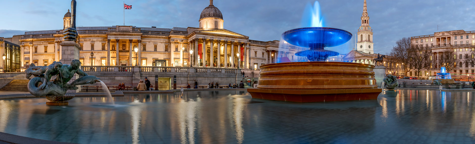 Evening view of Trafalgar Square with the National Gallery. © London and Partners/Jon Reid 