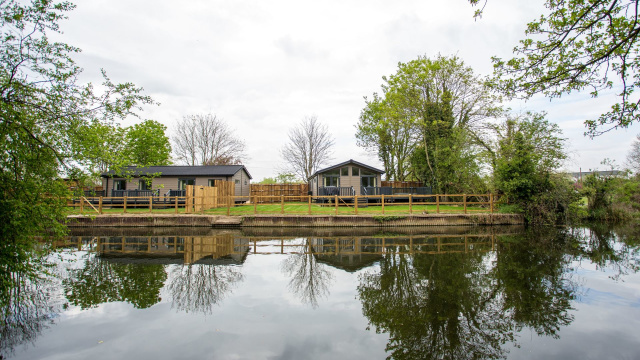 Lee Valley Caravan Park Dobb Weir