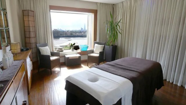 Image courtesy of Canary Riverside Plaza Hotel