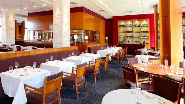Image courtesy of Canary Riverside Plaza Hotel