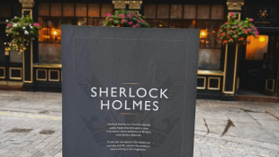 Image reproduite avec la permission de: The Sherlock Holmes, St James