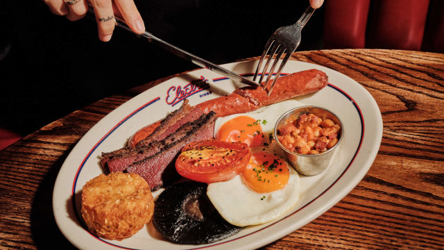Immagine per gentile concessione di Electric Bar & Diner at The Ned