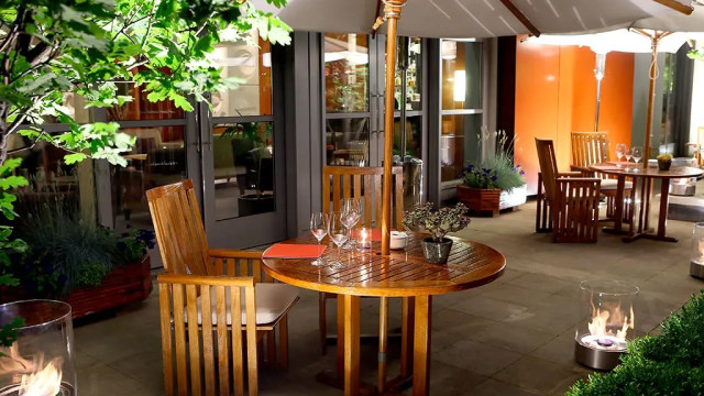 Image courtesy of Canary Riverside Plaza Hotel