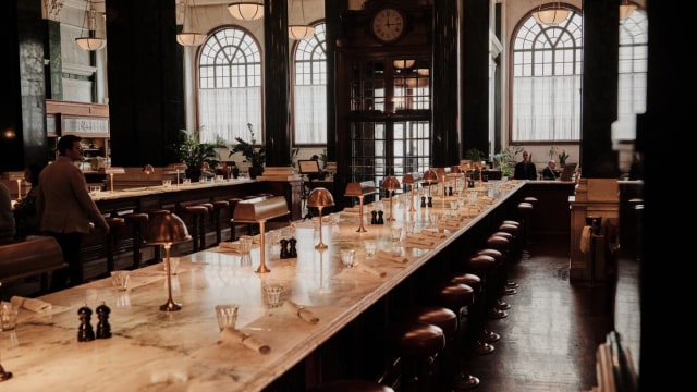 Immagine per gentile concessione di Electric Bar & Diner at The Ned