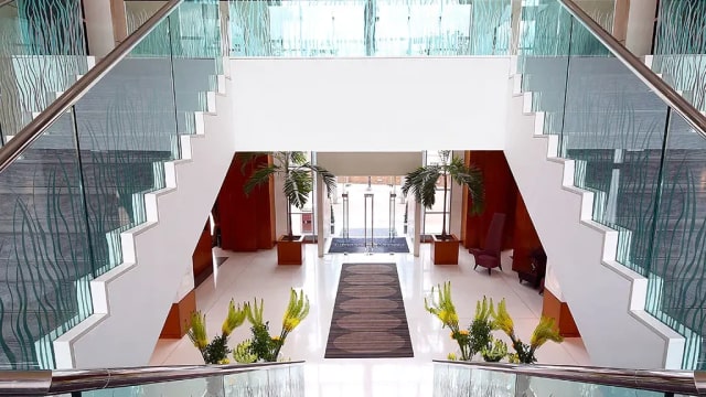 Image courtesy of Canary Riverside Plaza Hotel