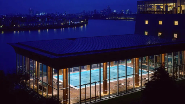 Image courtesy of Canary Riverside Plaza Hotel