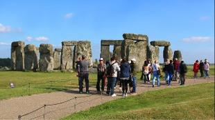 Tour of Stonehenge. Image courtesy of Golden Tours.