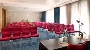 Convention room. Image courtesy of Park Plaza County Hall London.