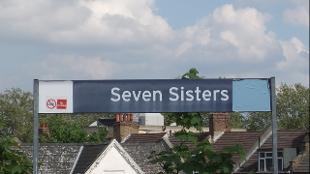 Immagine per gentile concessione di Seven Sisters Overground Station