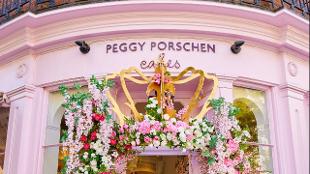 The sugar pink frontage of Peggy Porschen in Belgravia. Image courtesy of Peggy Porschen.