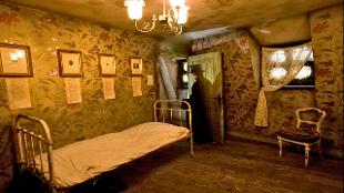 Explore the different rooms at the Jack the Ripper Museum. Image courtesy of Golden Tours.
