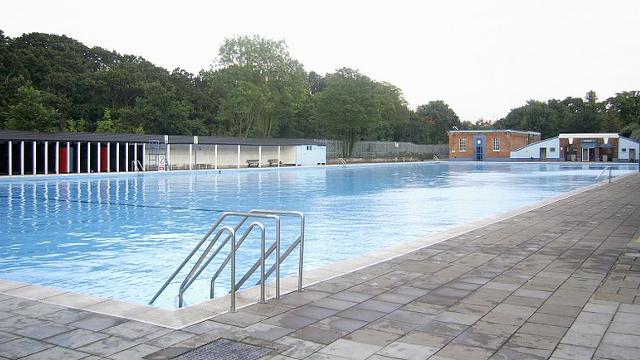 tooting-bec-lido-water-sports-visitlondon