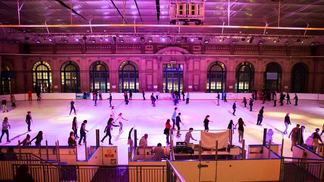 Ice skating outlet place