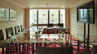 Teak Meeting Room. Image courtesy of London Marriott Hotel Canary Wharf.