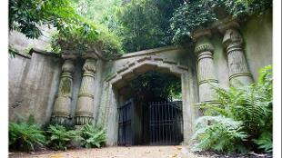 Egyptian Avenue at Highgate Cemetery. Photo by Hugh Thompson. Image courtesy of Highgate Cemetery.