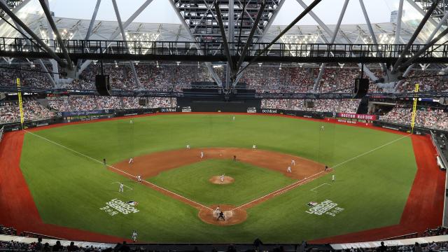 Major League ballparks tour a big hit for all levels of baseball fans  The  SpokesmanReview