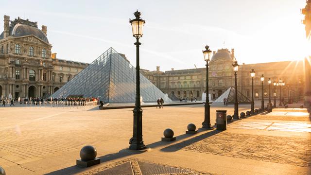 Romantic Paris Day Trip From London With Eurostar Travel Bus Tour Visitlondon Com