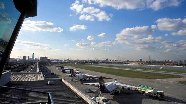 boeing 737 london city airport