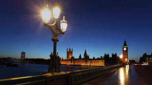 Westminster Bridge and the Houses of Parliament © iStockphoto