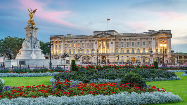 Buckingham Palace Guide London Attraction Visitlondon Com