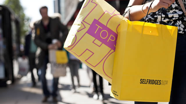 Los compradores con las bolsas Louis Vuitton en Oxford Street